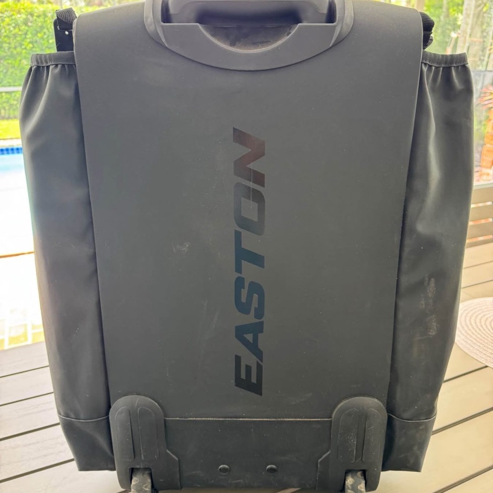 Easton Black/gold Voyager Wheeled Baseball/Softball bag - Picture 4 of 6